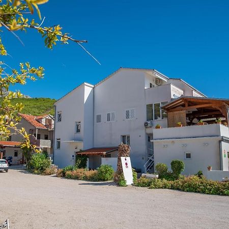 Apartments By The Sea Sumpetar, Omis - 2808 Buitenkant foto