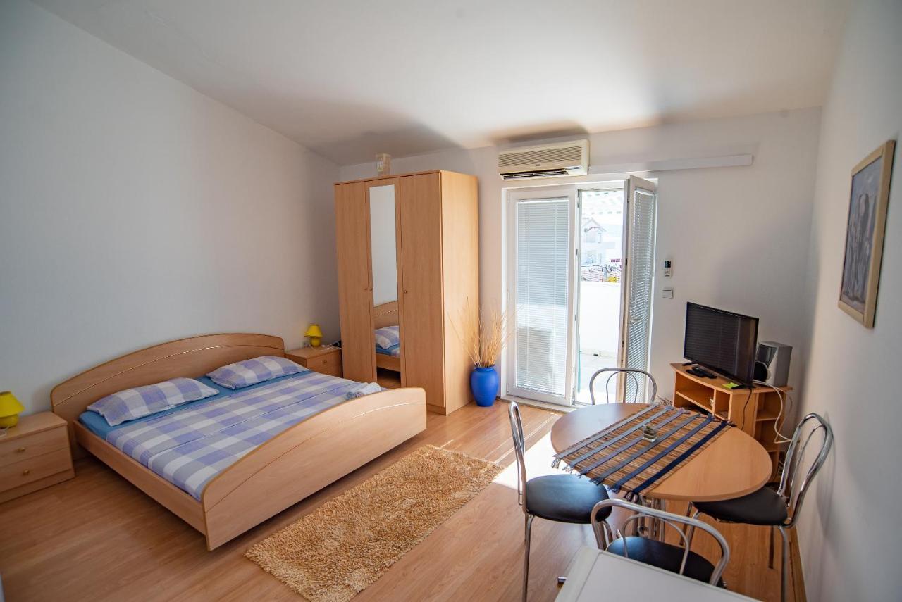 Apartments By The Sea Sumpetar, Omis - 2808 Buitenkant foto