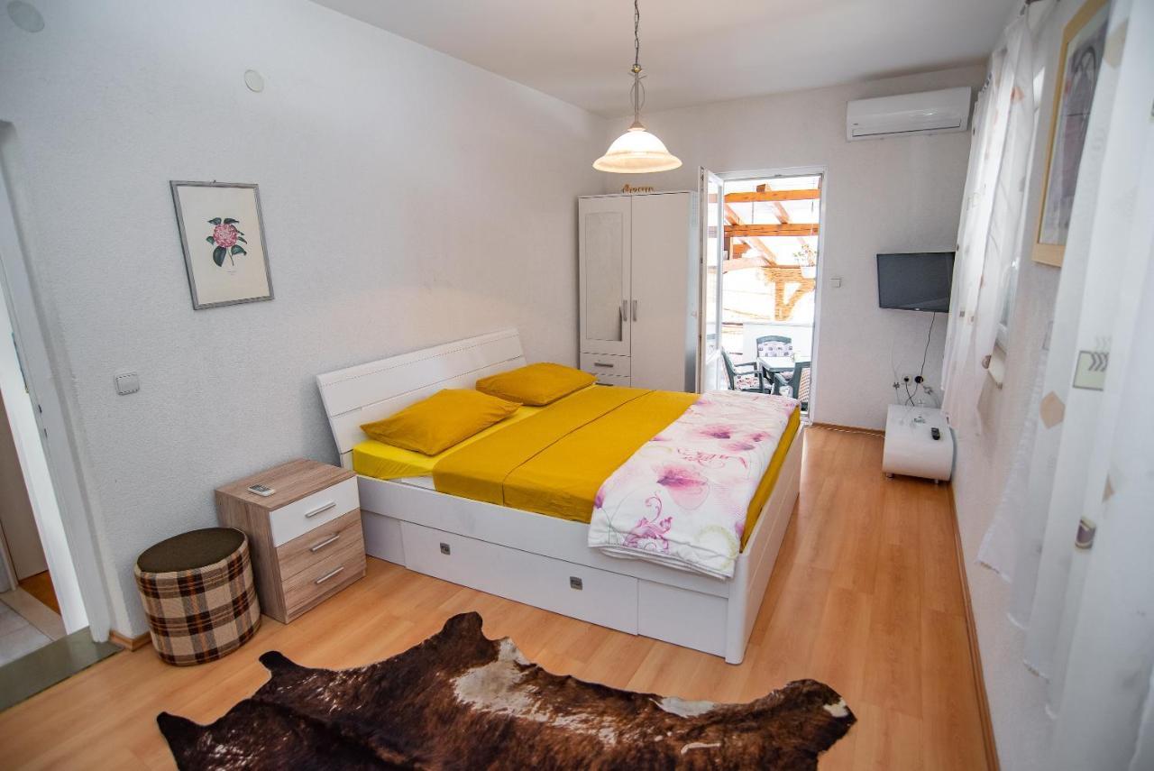 Apartments By The Sea Sumpetar, Omis - 2808 Buitenkant foto